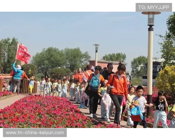 哈兰德宣布参加公益远足，支持儿童教育